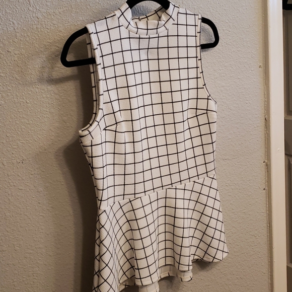 Black/white sleeveless blouse - Picture 1 of 2